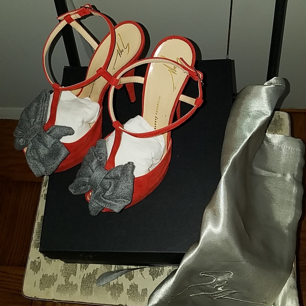 Platforms - Picture 2 of 4